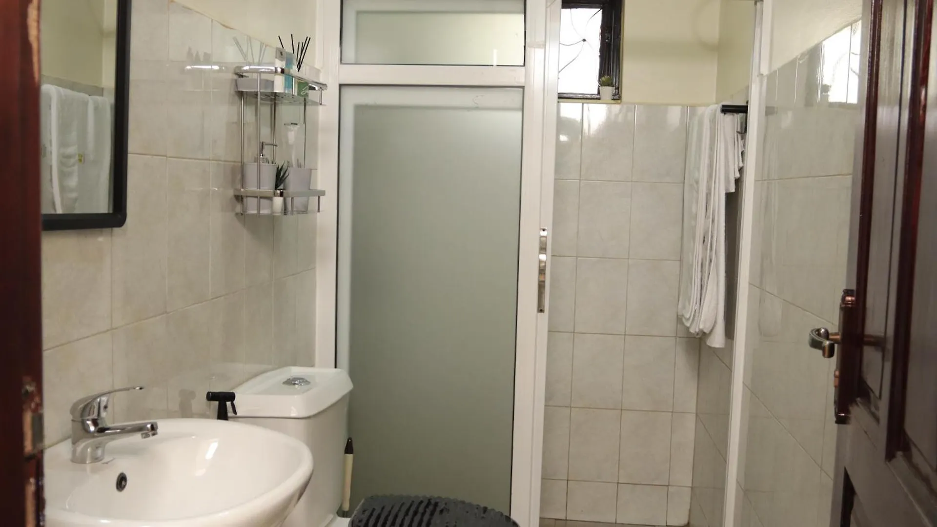 Premier Suites Kyanja Kampala 0*,
